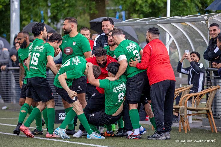 In beeld: Ulu Spor weer een stap dichter bij derde klasse