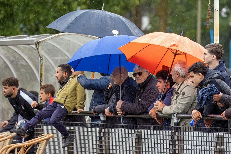 In beeld: Ulu Spor weer een stap dichter bij derde klasse