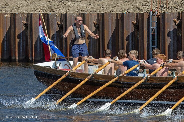 In beeld: Stad Kampen pakt brons bij Zwolse Grachtenrace, roeiers uit Zwolle en Hattem grijpen mis