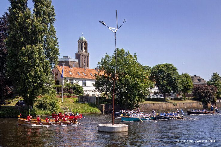 In beeld: Stad Kampen pakt brons bij Zwolse Grachtenrace, roeiers uit Zwolle en Hattem grijpen mis