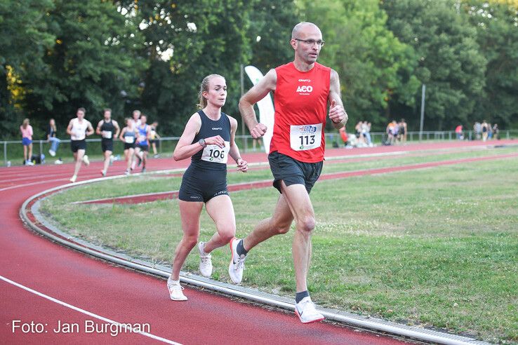 Lianne van de Belt (106) op weg naar goud.