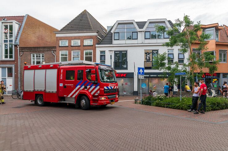 Voor de derde keer staat brandweer voor rokerige fietsenzaak in Zwolle