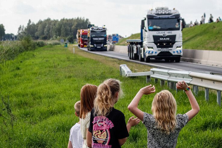 In beeld: Jubilerend Broshuis uit Kampen trekt met 140 combinaties naar Truckstar Festival