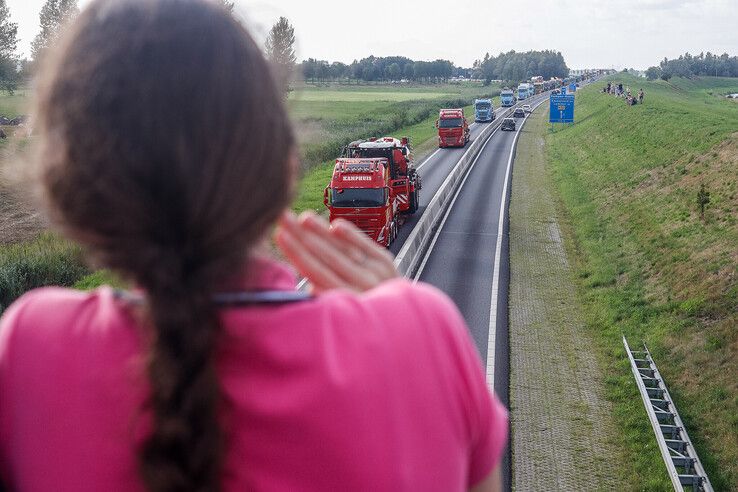 In beeld: Jubilerend Broshuis uit Kampen trekt met 140 combinaties naar Truckstar Festival