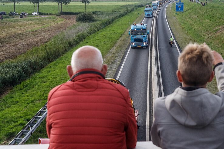 In beeld: Jubilerend Broshuis uit Kampen trekt met 140 combinaties naar Truckstar Festival