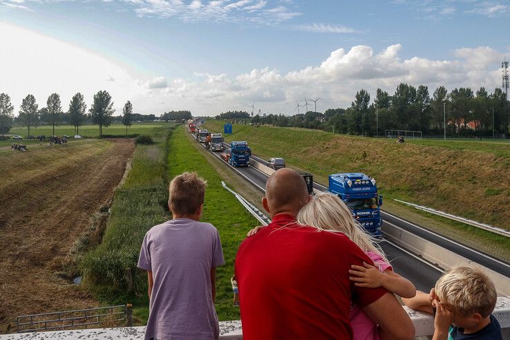 In beeld: Jubilerend Broshuis uit Kampen trekt met 140 combinaties naar Truckstar Festival