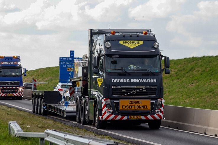 In beeld: Jubilerend Broshuis uit Kampen trekt met 140 combinaties naar Truckstar Festival