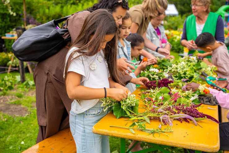 In beeld: Kinderboerderij Cantecleer in Kampen blaast 40 kaarsjes uit tijdens zomerfeest