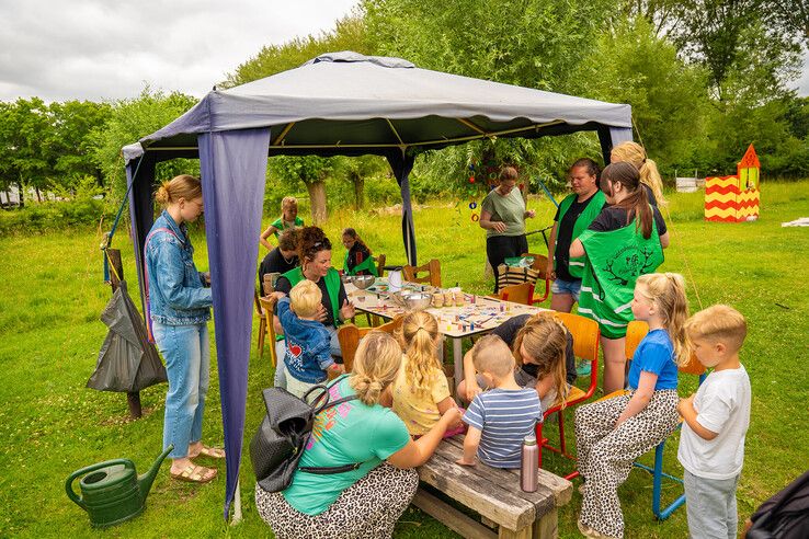 In beeld: Kinderboerderij Cantecleer in Kampen blaast 40 kaarsjes uit tijdens zomerfeest