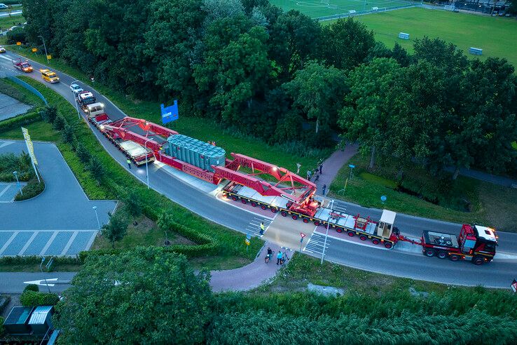 In beeld: Zware transformator succesvol afgeleverd bij hoogspanningsstation in Zwolle