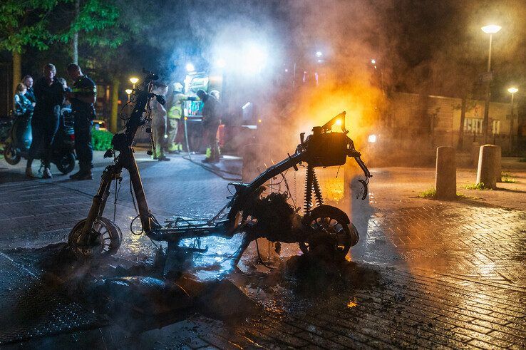 Scooter gaat in vlammen op in Zwolle