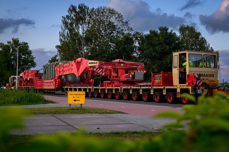 In beeld: Zware transformator succesvol afgeleverd bij hoogspanningsstation in Zwolle