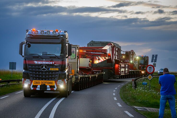In beeld: Zware transformator succesvol afgeleverd bij hoogspanningsstation in Zwolle