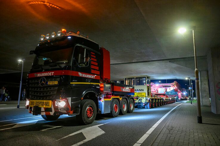In beeld: Zware transformator succesvol afgeleverd bij hoogspanningsstation in Zwolle