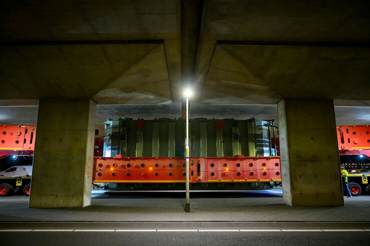 In beeld: Zware transformator succesvol afgeleverd bij hoogspanningsstation in Zwolle