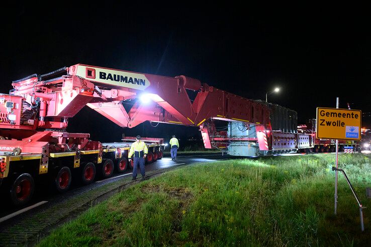 In beeld: Zware transformator succesvol afgeleverd bij hoogspanningsstation in Zwolle