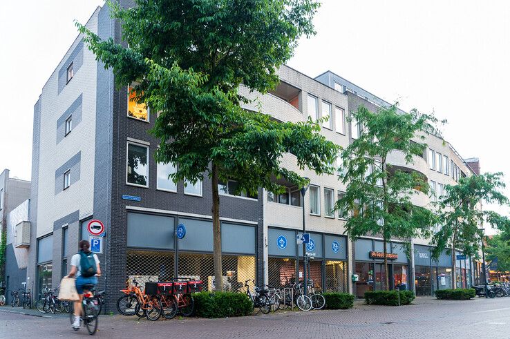 Fietsenstalling en De Inktpot op Gasthuisplein in Zwolle.
