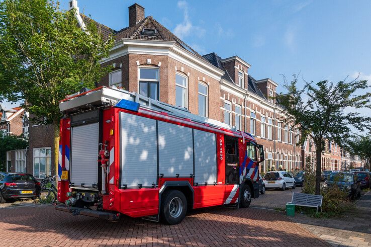 De brandweer in de Van Ittersumstraat in Zwolle.