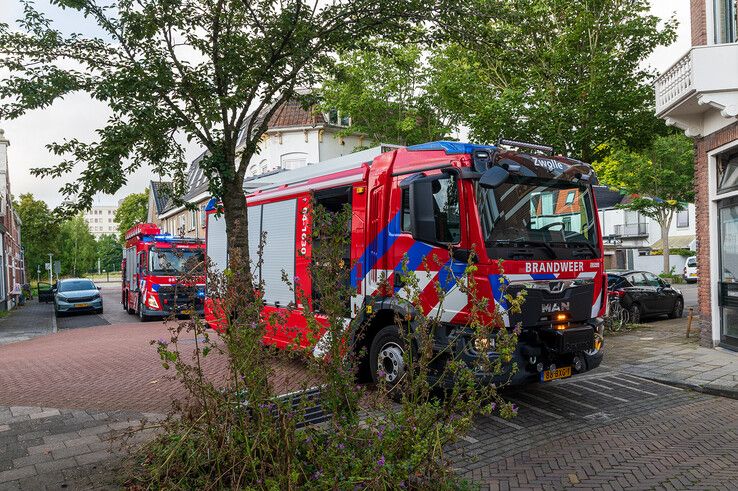 Vrouw onwel door vreemde lucht, brandweer onderzoekt studentenwoning in Zwolle