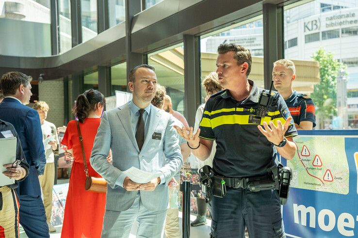 In beeld: N50 bij Kampen al jaren dodenweg – hulpdiensten en bestuurders bieden petitie aan in Den Haag