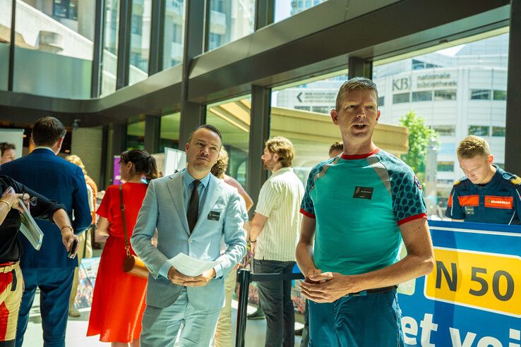 In beeld: N50 bij Kampen al jaren dodenweg – hulpdiensten en bestuurders bieden petitie aan in Den Haag