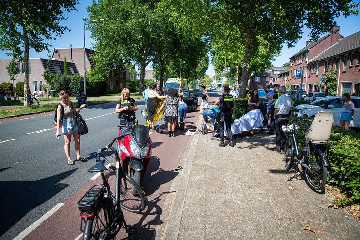 Twee gewonden bij aanrijding op Van Wevelinkhovenstraat in Zwolle
