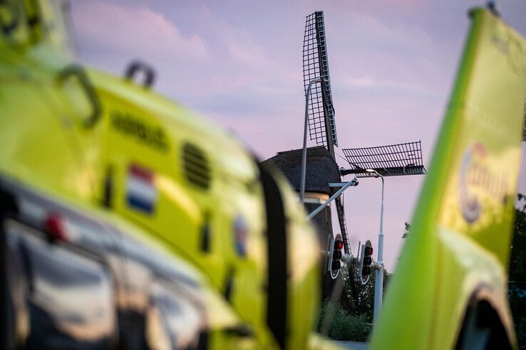 In beeld: Traumahelikopter landt op Boerendanserdijk voor inzet in Wipstrik Zwolle