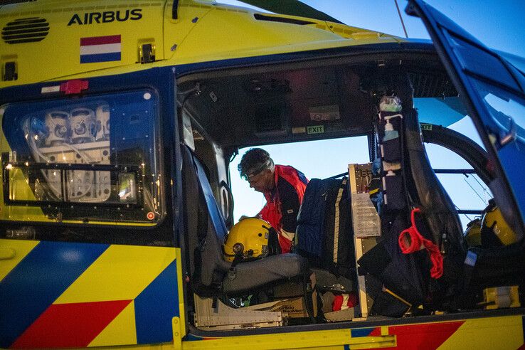 In beeld: Traumahelikopter landt op Boerendanserdijk voor inzet in Wipstrik Zwolle