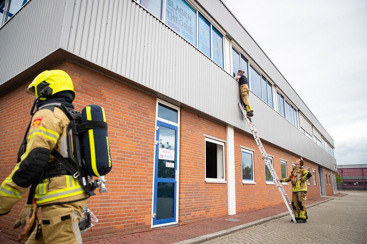 Broodje bapao zorgt voor brandlucht bij bedrijfspand in Zwolle