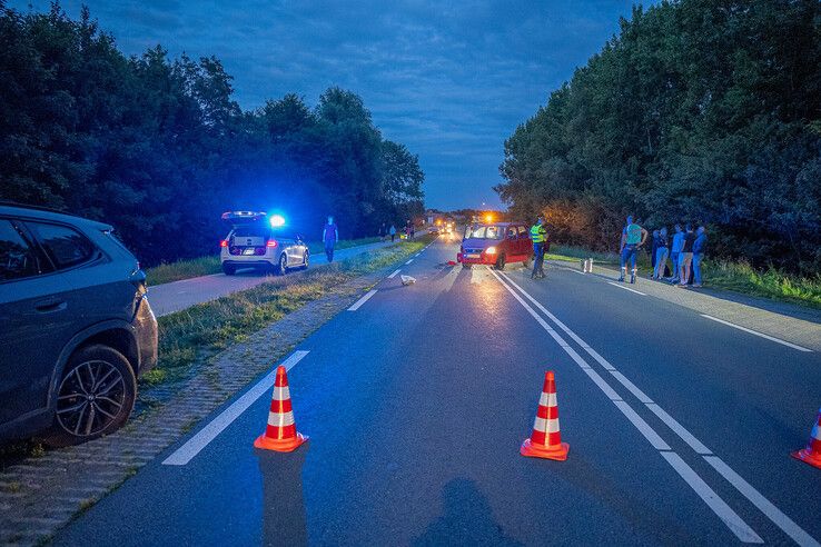 Drie auto’s botsen op Frieseweg in Kampen, flinke schade maar geen gewonden