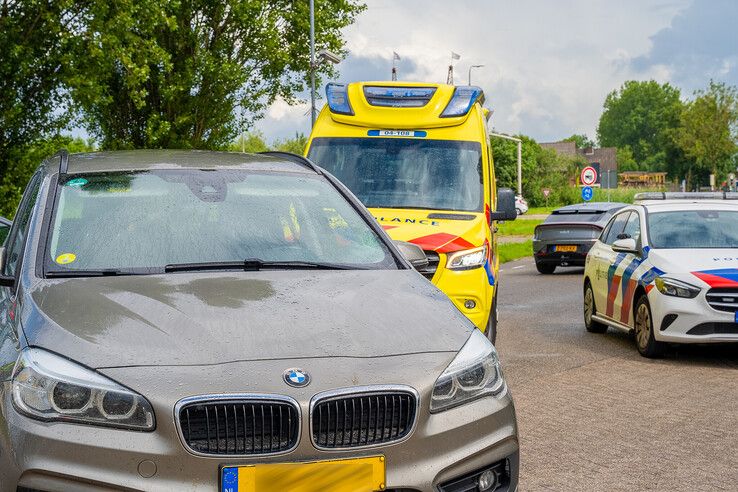 Fietser gewond na botsing met auto in IJsselmuiden