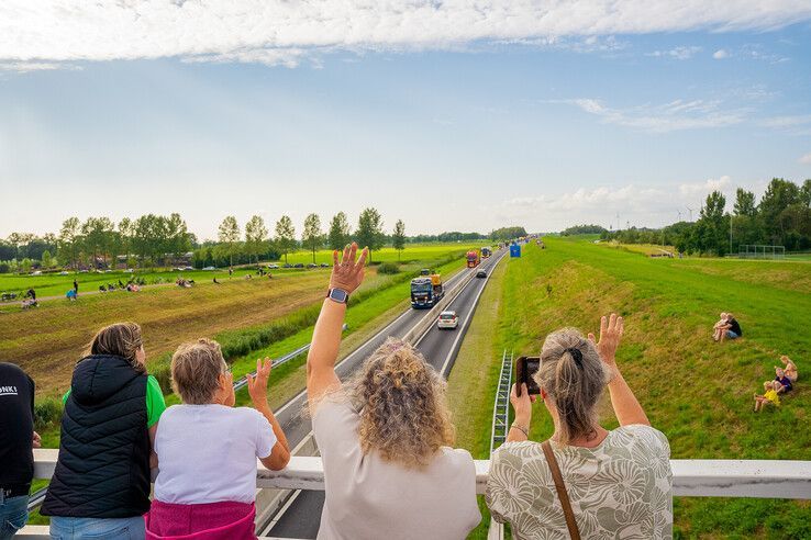 In beeld: Jubilerend Broshuis uit Kampen trekt met 140 combinaties naar Truckstar Festival