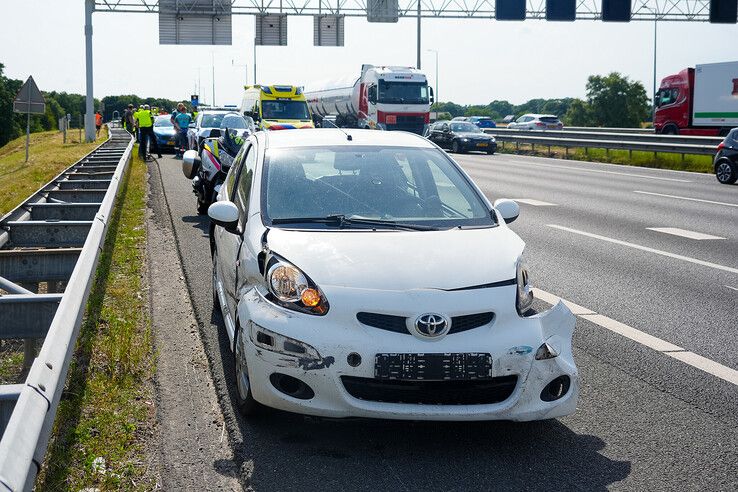 Lange file op A28 bj Zwolle door ongeval.
