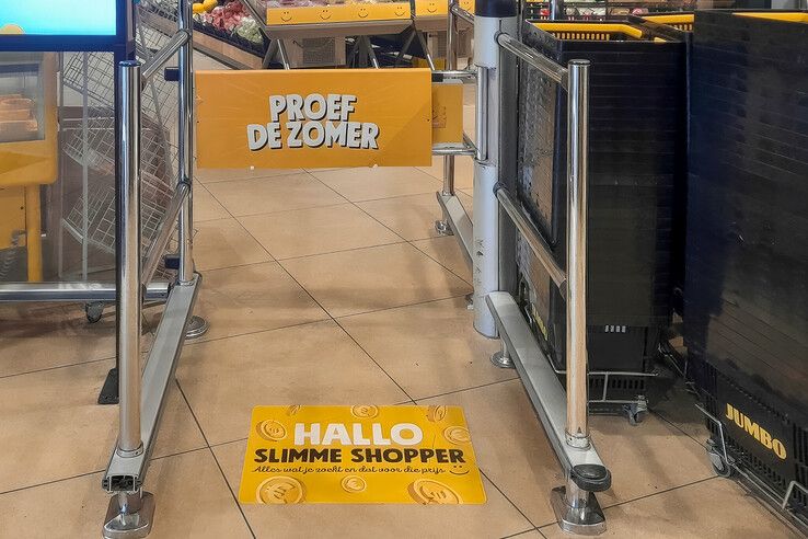 Toegangspoortje in supermarkt.