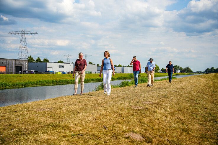 Wandelen langs de Soestwetering: nieuwe routes geopend op Marslanden in Zwolle