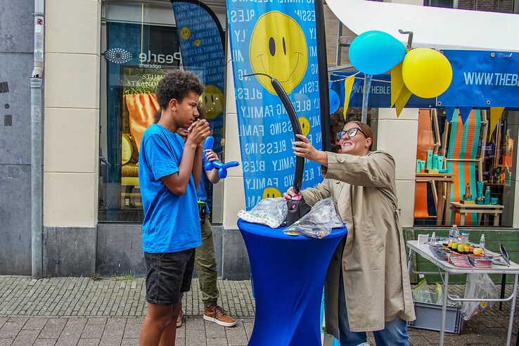 In beeld: Tweede Blauwvingerdag trekt weer honderden mensen naar Zwolse binnenstad