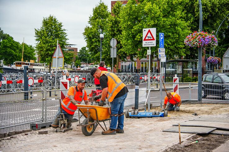 Zwolle opent vernieuwde fietsenstalling Rodetorenplein, werk nog in volle gang