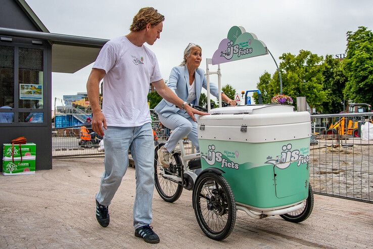 Zwolle opent vernieuwde fietsenstalling Rodetorenplein, werk nog in volle gang