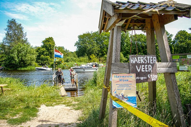 In beeld: Haersterveer in Zwolle blaast 50 kaarsjes uit en vaart voor 1 cent