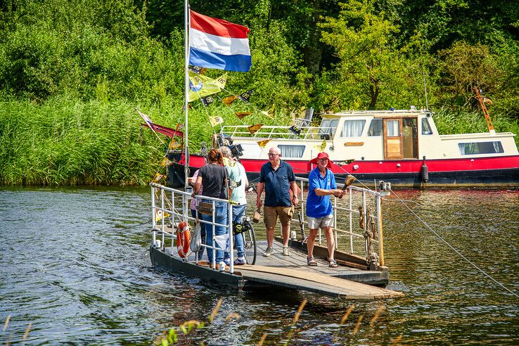In beeld: Haersterveer in Zwolle blaast 50 kaarsjes uit en vaart voor 1 cent