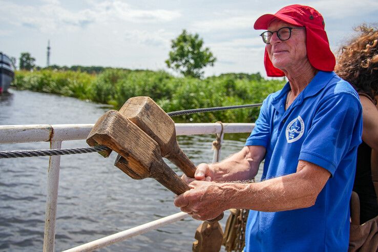 In beeld: Haersterveer in Zwolle blaast 50 kaarsjes uit en vaart voor 1 cent