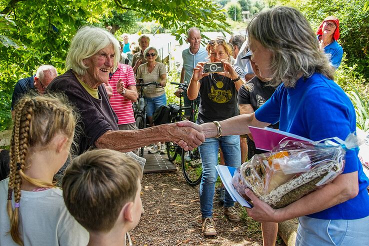 In beeld: Haersterveer in Zwolle blaast 50 kaarsjes uit en vaart voor 1 cent