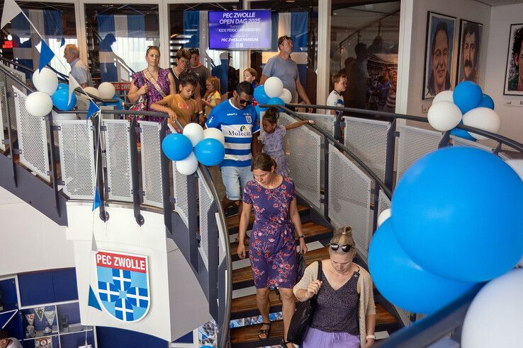 In beeld: PEC Zwolle verwelkomt meer dan tienduizend fans op zonnige open dag
