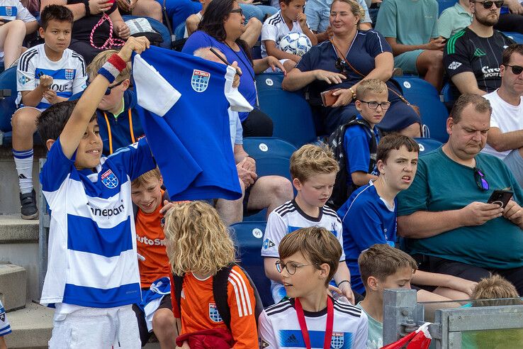 In beeld: PEC Zwolle verwelkomt meer dan tienduizend fans op zonnige open dag