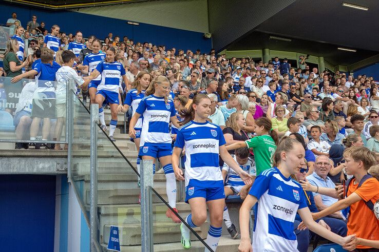 In beeld: PEC Zwolle verwelkomt meer dan tienduizend fans op zonnige open dag