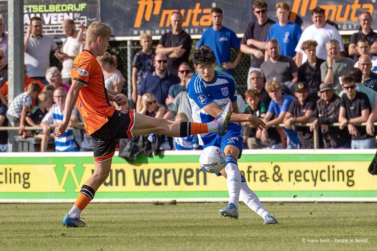 In beeld: PEC Zwolle verslaat Dundee United na sterke tweede helft in Oldebroek