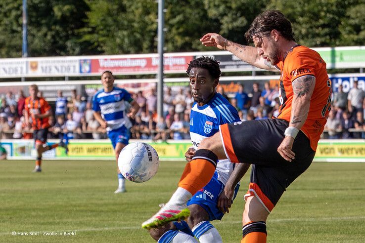 In beeld: PEC Zwolle verslaat Dundee United na sterke tweede helft in Oldebroek