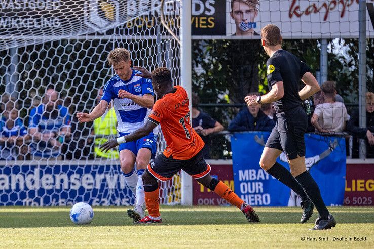 In beeld: PEC Zwolle verslaat Dundee United na sterke tweede helft in Oldebroek