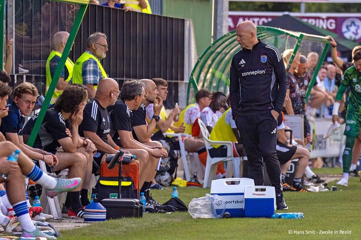 In beeld: PEC Zwolle verslaat Dundee United na sterke tweede helft in Oldebroek