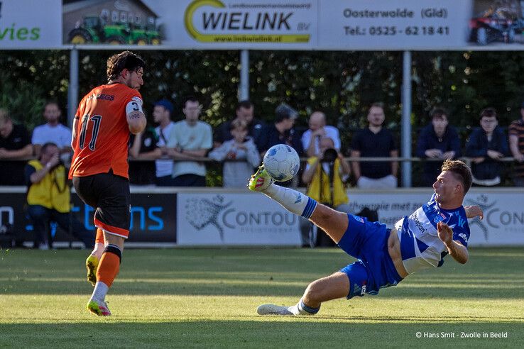 In beeld: PEC Zwolle verslaat Dundee United na sterke tweede helft in Oldebroek